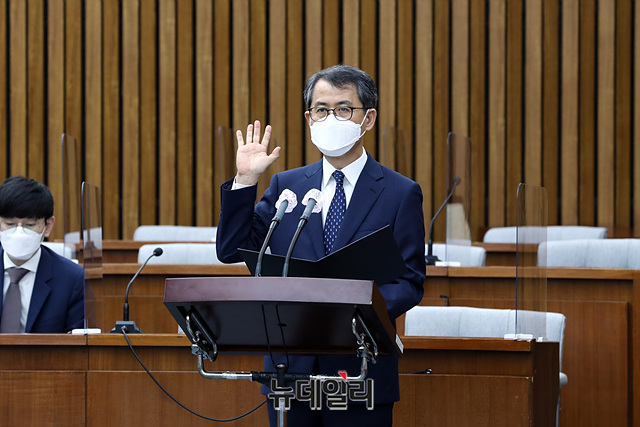 ▲ 2일 국회 인사청문회에 참석한 이흥구(사진) 대법관 후보자. ⓒ박성원 기자