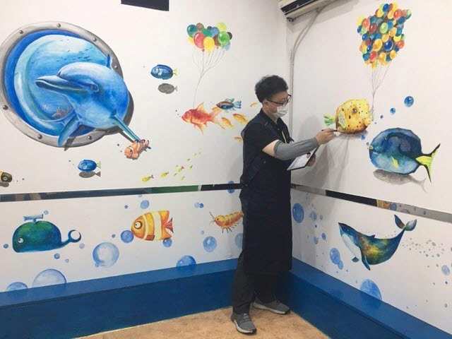 ▲ 구미시설공단 구미하수처리장 내 환경홍보관 환경지킴이 서약실 환경개선 사업으로 ‘크로마키 포토존’을 설치했다.ⓒ구미시설공단