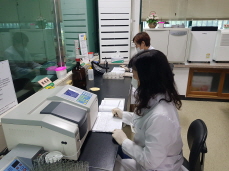 ▲ 성주군은 첨단장비인 토양 원소분석기(ICP) 등을 활용해 관내 농경지에 대해 토양정밀검정을 실시하고 있다.ⓒ성주군