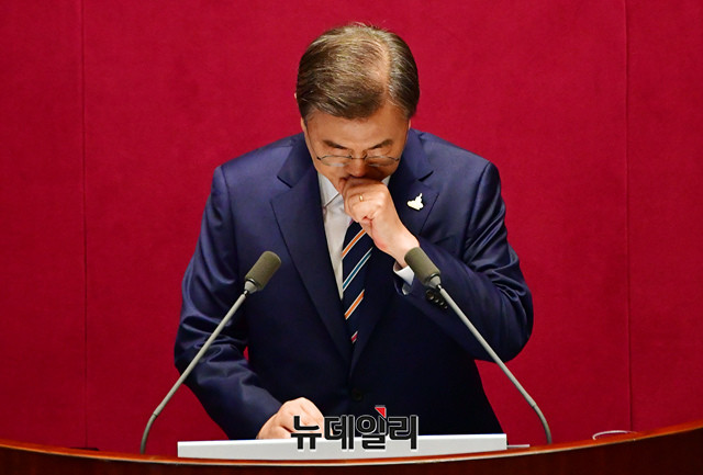 ▲ 문재인 대통령. ⓒ뉴데일리 DB=아시아투데이 이병화 기자