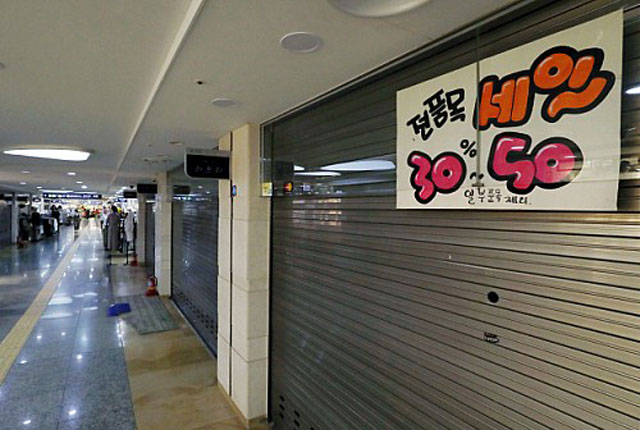 ▲ 지난 8월 21일 강남 고속버스 터미널 지하상가. 사회적 거리두기로 가장 큰 충격을 받는 곳이 지하상가다. ⓒ뉴시스. 무단전재 및 재배포 금지.