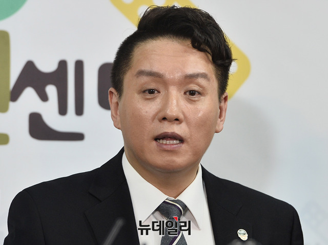 ▲ 다수의 확진자가 발생한 '군인권센터' 명칭을 서울시가 '군 관련 사무실'로 변경하면서 눈치보기가 아니냐는 지적이 일고 있다. 사진은 임태훈 군인권센터 소장의 모습이다. ⓒ뉴데일리