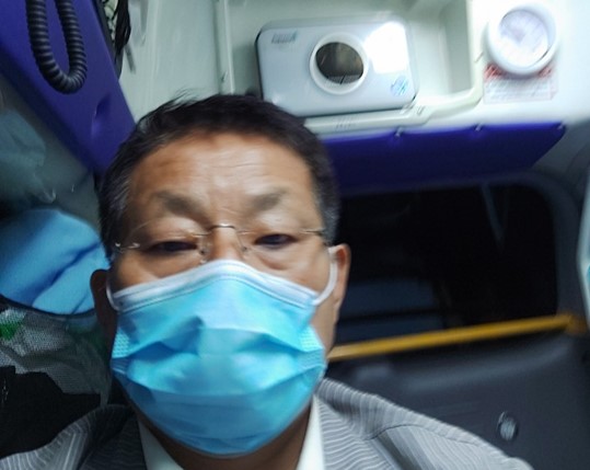 ▲ 지난달 24일 밤 차명진 전 의원이 폐렴 증세로 안산 중소벤처수련원에서 경기도의료원 이천병원으로 이송되는 모습. ⓒ차명진 전 의원