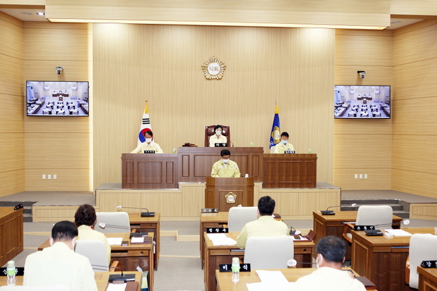 ▲ 예천군의회는 지난 4일 오전 11시 의회 본회의장에서 7일간의 일정으로 제239회 예천군의회 임시회를 개회했다.ⓒ예천군