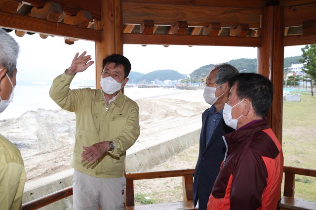 ▲ 이강덕 시장은 태풍 '하이선'으로 피해가 우려되는 지역에 대한 현장을 점검했다.ⓒ포항시