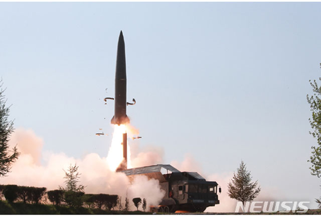 ▲ 지난해 북한이 KN-23 이스칸데르 단거리 탄도미사일을 발사하는 모습. ⓒ뉴시스. 무단전재 및 재배포 금지.
