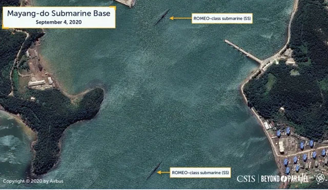 ▲ 마양도 잠수함 기지로 로미오급 잠수함 2척이 입항하는 모습. ⓒ비욘드 패러렐 보고서 캡쳐.