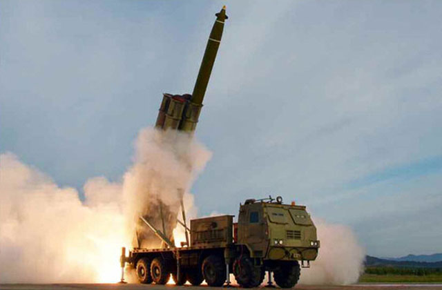 ▲ 북한의 600mm 초대형 방사포 발사 장면. 북한이 실전배치하겠다고 밝힌 신형무기 가운데 하나다. ⓒ뉴시스. 무단전재 및 재배포 금지.