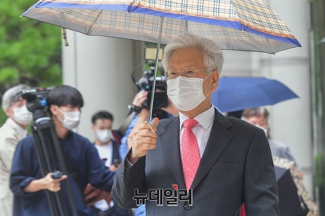 ▲ 지난 2013년 1월 문재인 당시 민주통합당 전 대선후보에 대해 