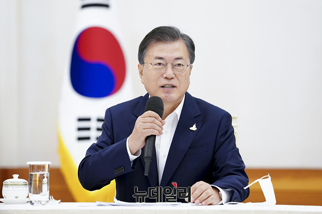 ▲ 문재인 대통령이 9일 청와대에서 열린 더불어민주당 주요지도부 초청 간담회에서 발언을 하고 있다. ⓒ청와대