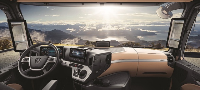 ▲ 뉴 악트로스 ⓒ다임러트럭코리아