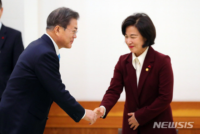 ▲ (왼쪽부터)문재인 대통령과 추미애 법무부장관. ⓒ뉴시스