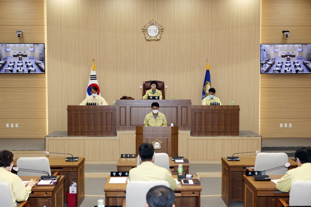 ▲ 예천군의회(의장 김은수)는 지난 10일 의회 본회의장에서 제239회 예천군의회 임시회 제2차 본회의를 열고 7일간의 임시회 활동을 마무리했다.ⓒ예천군의회