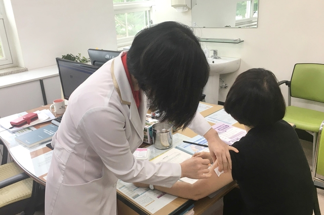 ▲ 청송군은 코로나19와 독감의 동시 유행을 차단하기 위해 인플루엔자(독감) 무료 예방접종 대상을 확대·지원한다.ⓒ청송군