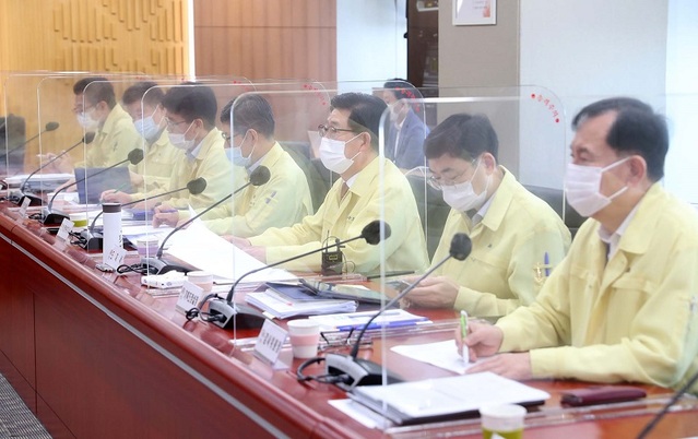 ▲ 양승조 충남도지사가 14일 도청에서 실국원장회의를 주재하고 있다.ⓒ충남도