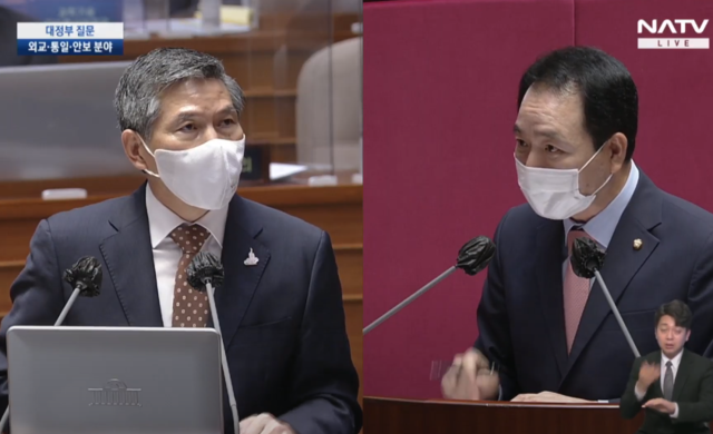 ▲ 정경두(왼쪽) 국방부장관이 15일 국회에서 열린 외교·통일·안보 대정부질문에서 국민의힘 성일종 의원 질의에 답변하고 있다. ⓒ유튜브 채널 '국회방송 NATV' 영상 캡처