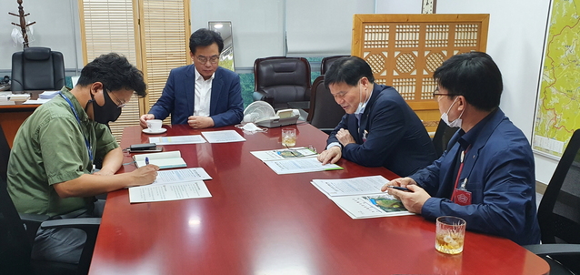 ▲ 김천시는 지난 9월 3일 국회에 제출된 내년도 정부예산안에 시의 주요 현안사업이 대거 반영된 가운데 막바지 국가예산 추가확보를 위해 발빠르게 움직이고 있다.ⓒ김천시