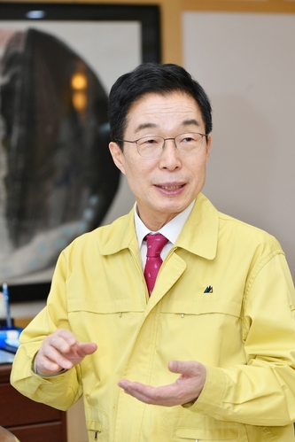 ▲ 경북교육청은 오는 21일부터 도내 전 유·초·중·고등학교의 학교 밀집도 2/3 이내를 유지하는 일부 완화된 등교수업 운영 방안을 시행한다. 사진은 임종식 경북교육감.ⓒ경북교육청