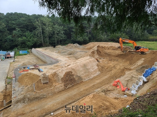 ▲ 청주고속터미널이 임시 차고지로 사용하기 위해 청주시 흥덕구 비하동 515번지 일원에서 공사를 진행하고 있다.ⓒ뉴데일리 DB