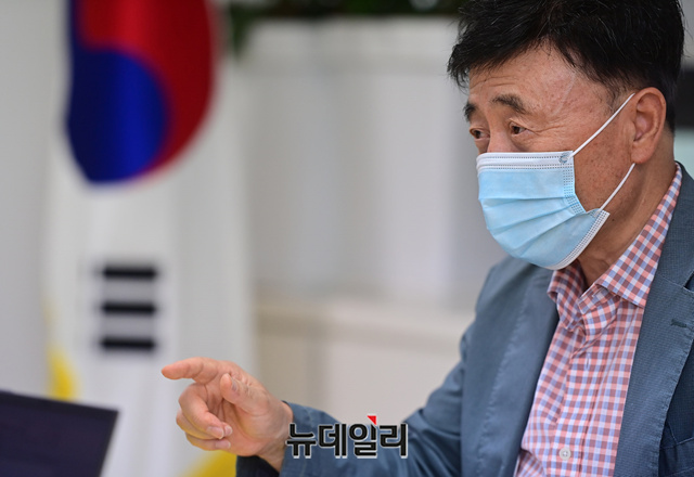 ▲ 이승학 제주4.3사건진실규명 도민연대 사무총장이 16일 그의 사무실에서 본지와 인터뷰하고 있다. ⓒ정상윤 기자