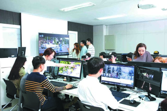 ▲ 사진은 컴퓨터정보계열 학생들이 3D애니메이션 실습을 하는 모습.ⓒ영진전문대