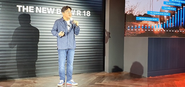 ▲ 이상훈 BMW 모토라드 총괄이사가 뉴 R 18 출시행사장에서 인사말을 하고 있다.ⓒ뉴데일리