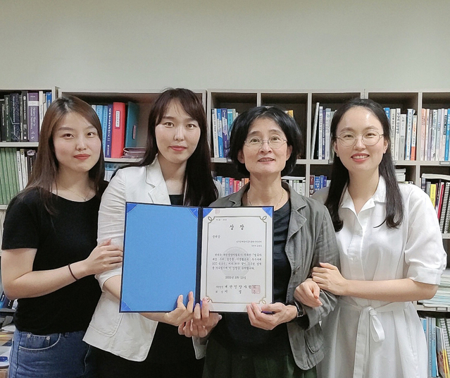 ▲ 대구한의대학교 산학협력단에서 위탁·운영 중인 성주군 어린급식관리지원센터에서는 사단법인 대한영양사협회에서 주최한 ‘영유아 대상 우리 농산물 식생활 교육 사례 UCC 공모전’에 참여해 장려상 수상과 상금을 수여받았다.ⓒ대구한의대