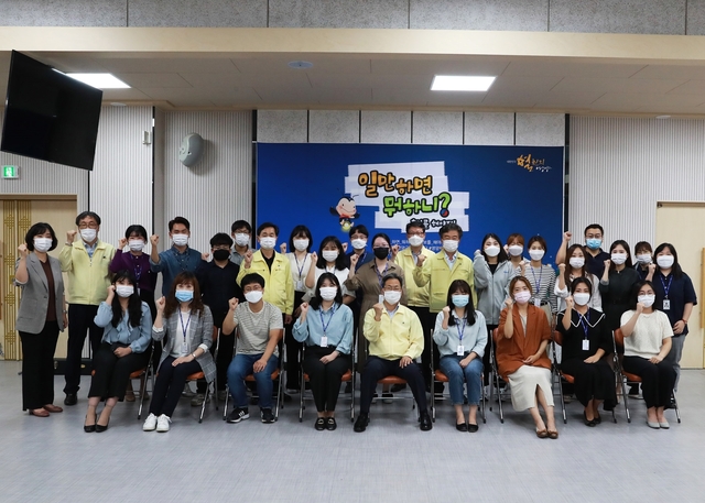 ▲ 영양군은 지난 17일 군청 대회의실에서 직원 26명으로 구성된 영양군 SNS 홍보단 ‘영양별지기’ 발대식을 가졌다.ⓒ영양군