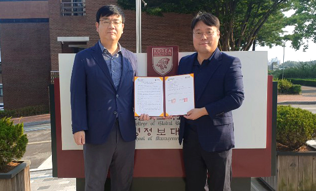 ▲ 영진전문대 경영회계서비스계열은 최근 고려대(세종캠퍼스)와 편입학 연계교육을 위한 협약을 체결했다. 사진은 협약 체결에 나선 경영회계서비스계열 교수들이 고려대 세종캠퍼스에서 기념 촬영을 하는 모습.ⓒ영진전문대