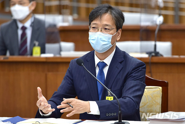 ▲ 북한의 천안함 폭침을 부정하는 등 정치적 편향성 논란에 휩싸인 조성대(사진) 중앙선거관리위원회 위원 후보자. ⓒ뉴시스