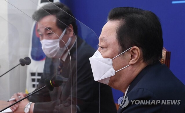 ▲ 22일 이낙연 더불어민주당 대표를 접견하고 있는 박용만 대한상의회장.ⓒ연합뉴스