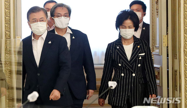 ▲ 지난 21일 열린 권력기관 개혁 전략회의 당시 문재인 대통령과 추미애 법무부 장관. ⓒ뉴시스. 무단전재 및 재배포 금지.