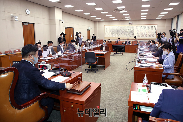 ▲ 지난 7일 국회에서 열린 법사위 전체회의가 열린 모습. ⓒ박성원 기자