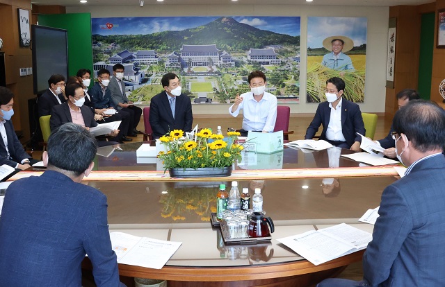 ▲ 주낙영 경주시장은 이철우 경북도지사와 고우현 경북도의회 의장 방문해 면담 가졌다.ⓒ경주시