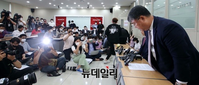 ▲ 이스타 사태 기자회견에서 사과하는 최종구 대표 ⓒ 뉴데일리경제