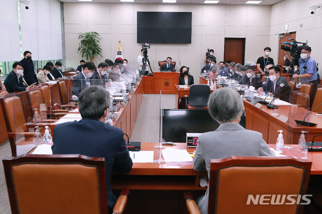 ▲ 송영길 위원장이 25일 오후 서울 여의도 국회에서 열린 외교통일위원회 전체회의를 주재하고 있다. ⓒ뉴시스