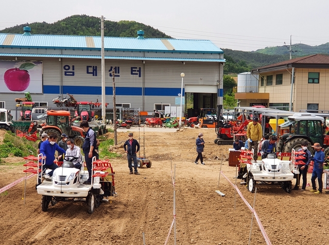 ▲ 청송군은 농림축산식품부가 주최한 2020 농기계임대사업 평가에서 최상위 A등급(전국 1~10위)을 받아 전국 최우수 등급으로 선정됐다.ⓒ청송군