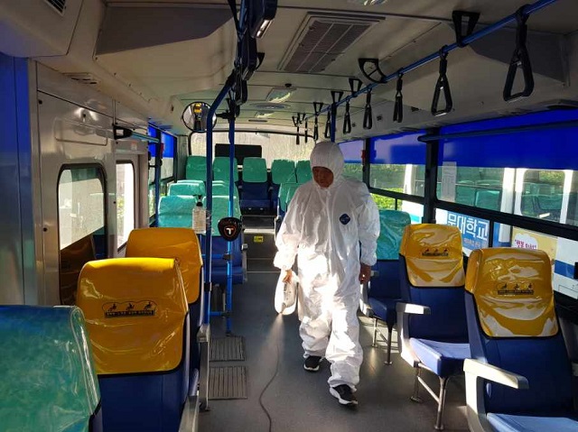 ▲ 의성군은 추석 연휴 대비 대중교통시설 방역을 실시한다.ⓒ의성군