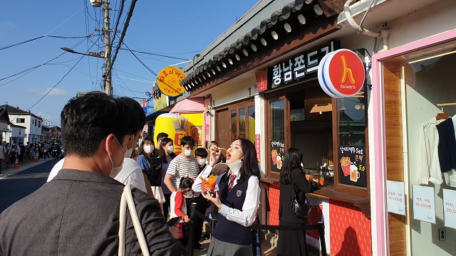 ▲ 경북문화관광공사는 황리단길을 소개하고 있다.ⓒ경북관광공사