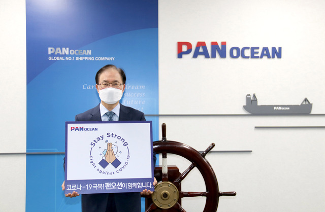 ▲ 스테이 스트롱 캠페인에 동참한 안중호 팬오션 대표.ⓒ팬오션