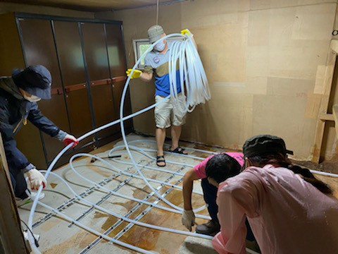 ▲ ㈜테크로스워터앤에너지·㈜테크로스환경서비스(총괄대표이사 김정철)는 추석을 앞두고 지난 25일 농가의 취약계층을 대상으로 봉사활동을 펼쳤다.ⓒ김천시