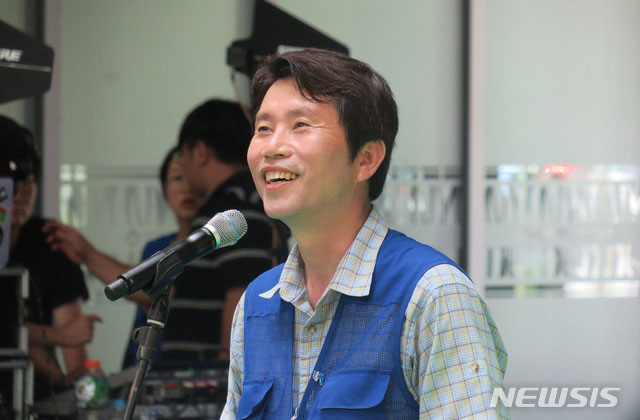 ▲ 2019년 8월 '통일걷기' 해단식에 참석한 이인영 통일부 장관. 의원 시절 모습이다. ⓒ뉴시스. 무단전재 및 재배포 금지.