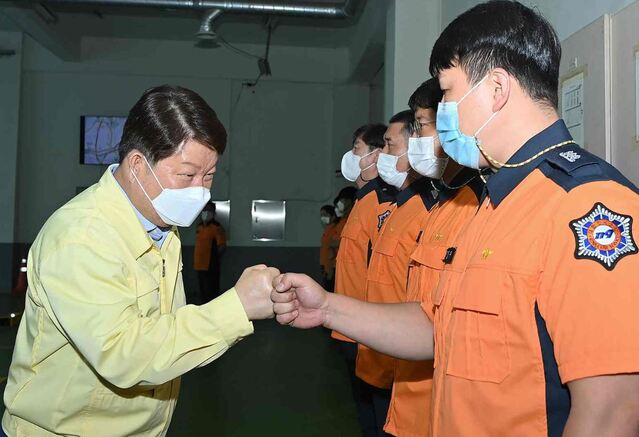 ▲ 권영진 시장은 “이번 추석은 코로나19로 인해 어느때 보다 시민의 생명과 안전을 위협하는 요소가 많아 한 순간도 긴장의 끈을 놓지 말아야 한다”고 말했다.ⓒ대구시