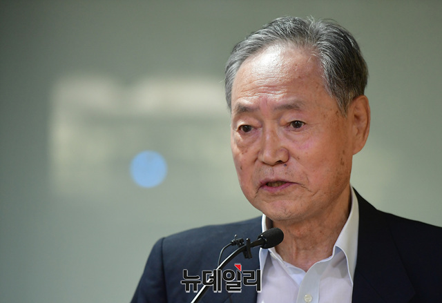 ▲ 우파 시민단체 '나라지킴이고교연합(고교연합)'이 최근 일어난 공무원 피살 사건과 추미애 법무부 장관의 '아들 의혹', 개천절 집회 금지 등을 지적하며 문재인 정권을 강하게 비판했다. 사진은 김일두 나라지킴이고교연합 회장. ⓒ정상윤 기자