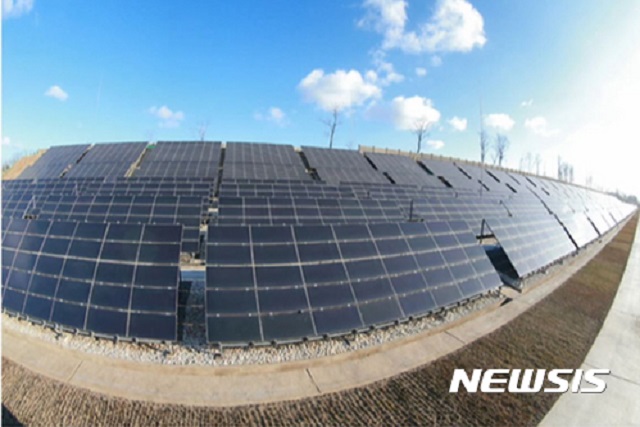 ▲ 북한 김정은 조선노동당 위원장이 새로 건설된 금산포 젓갈 가공공장과 금산포 수산 사업소를 현지 지도했다고 조선중앙TV가 15일에 보도했다. 2017.01.15. (사진=조선중앙TV 캡쳐)ⓒ뉴시스