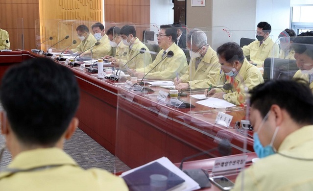 ▲ 양승조 충남도지사가 5일 도청에서 실국원장회의를 주재하고 있다.ⓒ충남도