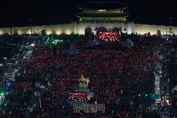 ▲ 박근혜 전 대통령 탄핵 촉구 17차 촛불집회 사진. ⓒ뉴데일리 DB