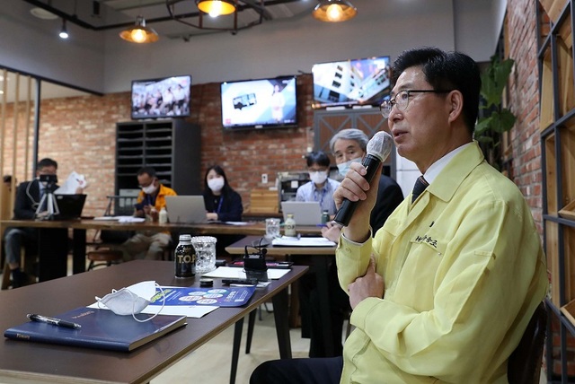 ▲ 양승조 충남도지사가 6일 내년 충남도립대 신입생 전원에게 첫 학기 등록금 전부를 지원하는 내용을 발표하고 있다.ⓒ충남도