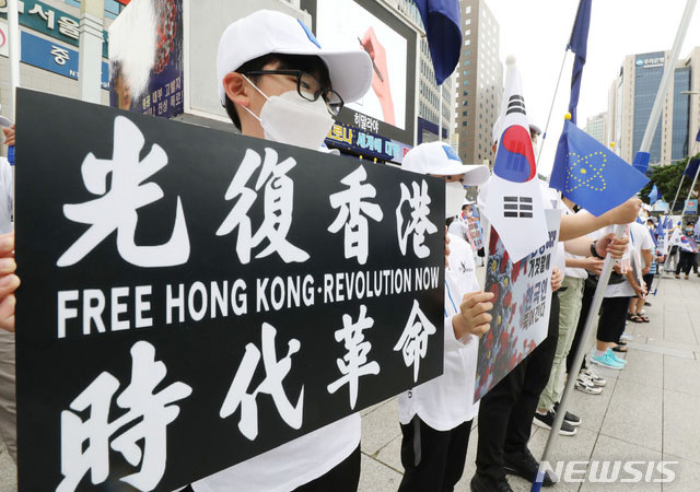 ▲ 지난 7월 서울 명동 주한중국대사관 앞에서 반공시위를 벌이는 중국인들. ⓒ뉴시스. 무단전재 및 재배포 금지.