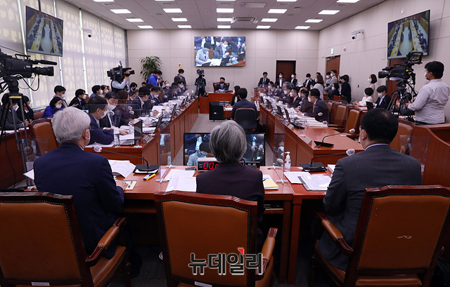 ▲ 7일 오전 서울 여의도 국회에서 열린 외교통일위원회의 외교부에 대한 국정감사 현장. ⓒ(사진=공동취재단)